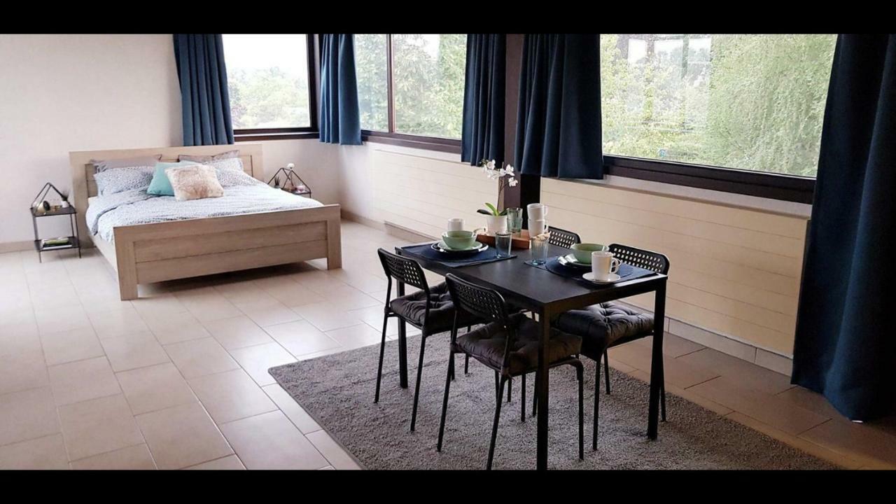 Groot Appartement Nabij Brugge Met Eigen Badkamer! 담 외부 사진